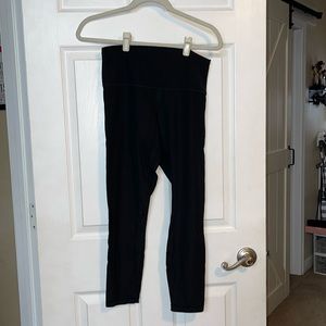 EUC Lululemon Black Ribbed Align Leggings